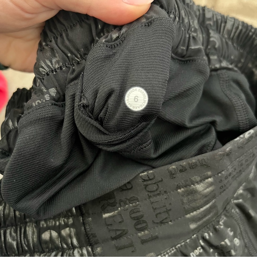 Lululemon Hotty Hot Low-Rise Lined Shorts 2.5” Black - Picture 6 of 8
